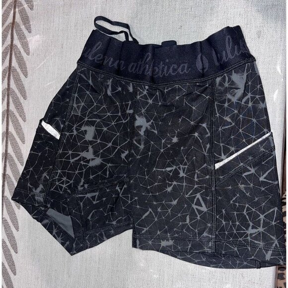 Lululemon Athletica Black Shorts Drawstring Waist Size 4 Pockets - Picture 1 of 3